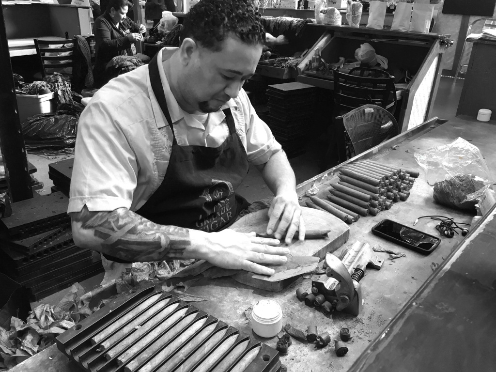 Casa Grande Cigars (ARTHUR AVENUE RETAIL MARKET, Bronx)