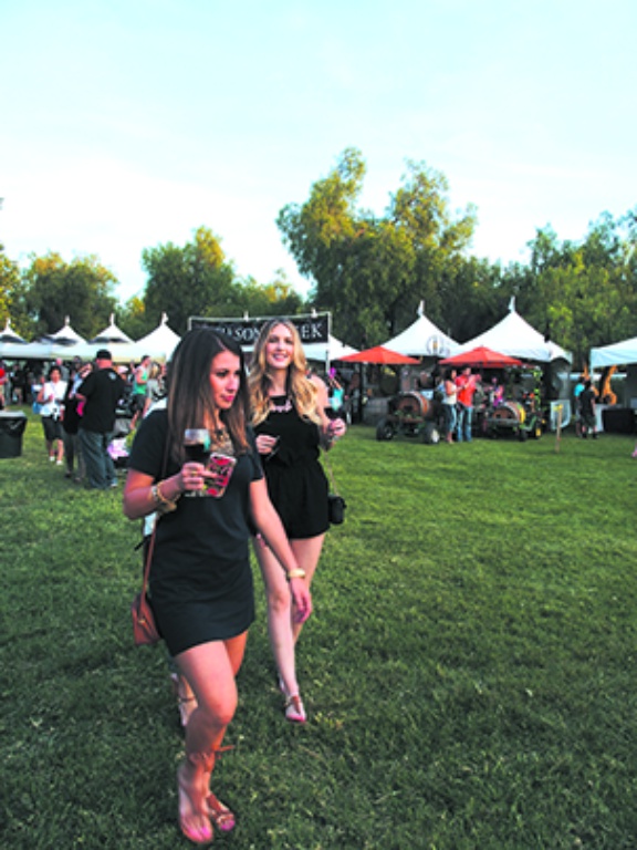 素手で豪快にむさぼりつきたいチリクラブ。濃厚なカニみそに溶け合うソースが至極のハーモニーを醸し出して。