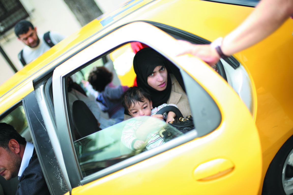 コクーンのようなユニークな建築にはハイブランドが軒を連ねる。実は海岸近くのブティック街がリニューアル中のため、テンポラリーで建てられたもの。美意識の高さが感じられる。