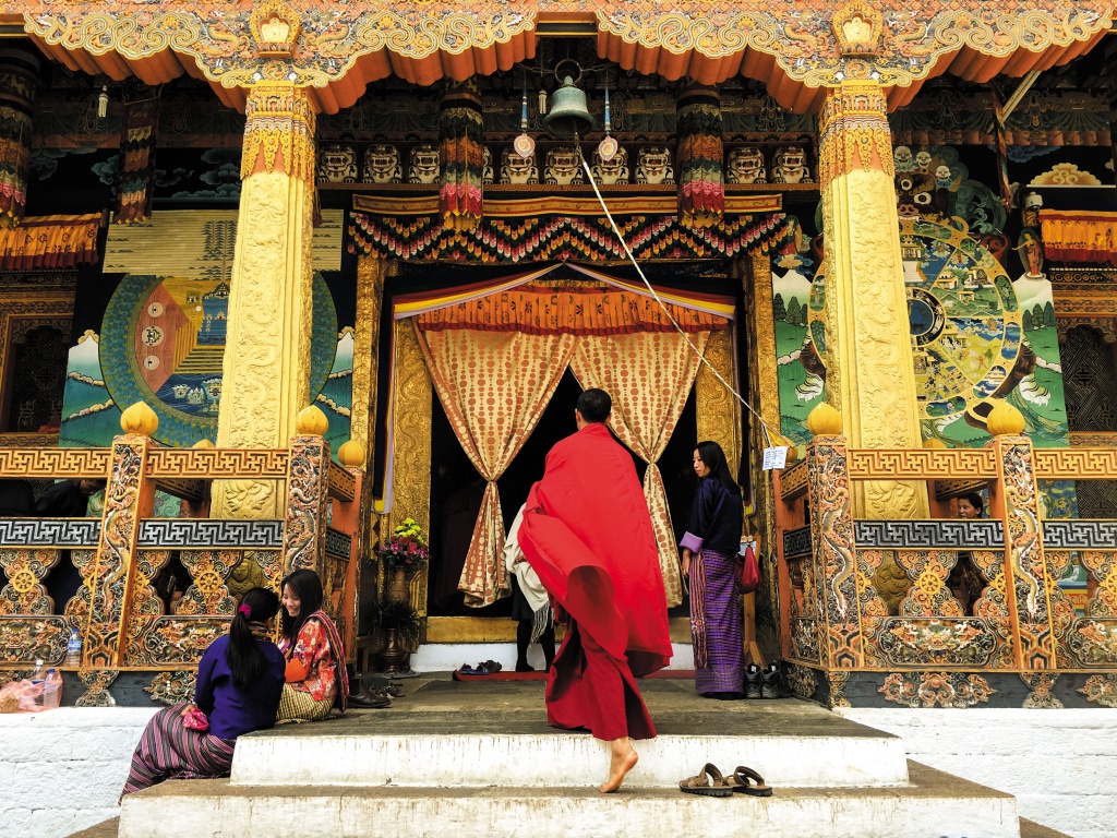 プナカ・ゾン ゾンとは城塞のこと。プナカ・ゾンは国内で2番目に古く、現在でも役所兼寺院として使われている。1955年にブータンの首都がティンプーに移されるまでは、ここがブータンの首都だった。